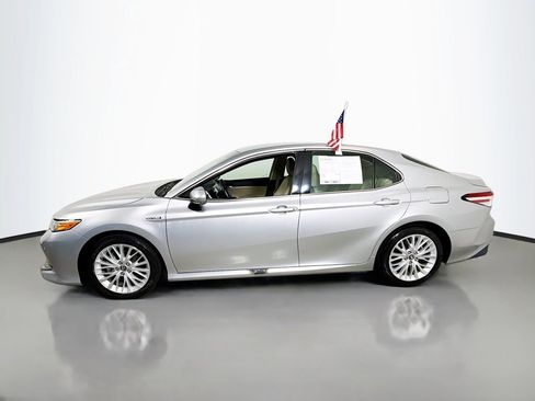 Used 2018 Toyota Camry XLE image 4