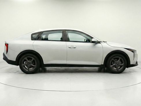 Used 2025 Kia K4 LXS image 8