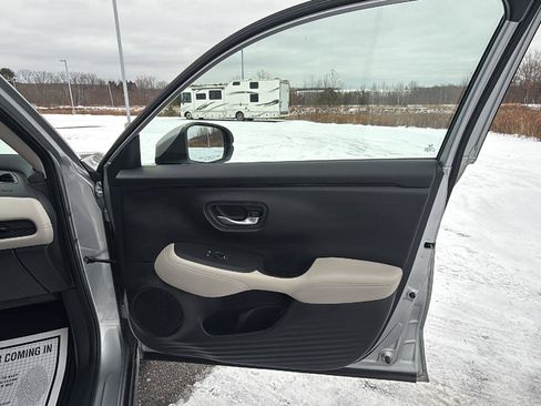 Used 2023 Honda HR-V LX image 17