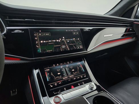 Used 2022 Audi RS Q8 w/ Luxury Package image 33