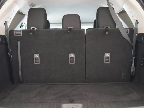 Used 2024 Nissan Pathfinder SV image 12