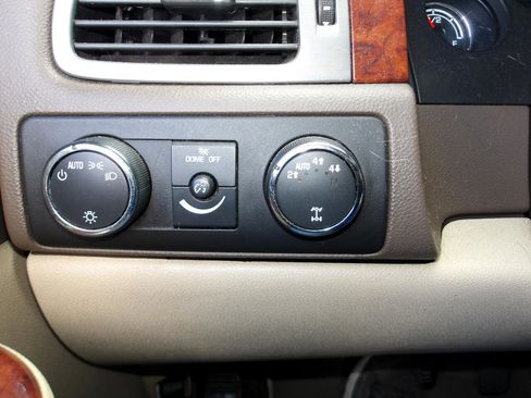 Used 2010 Chevrolet Tahoe 4WD image 21