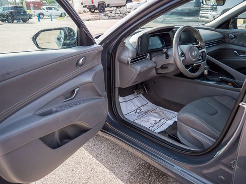 Used 2025 Hyundai Elantra Sport FWD image 26