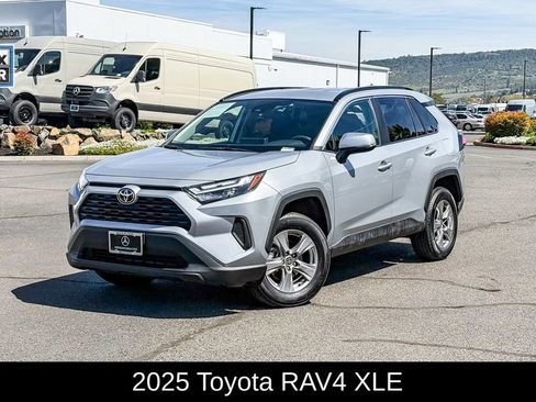 Used 2025 Toyota RAV4 XLE AWD/4WD image 1