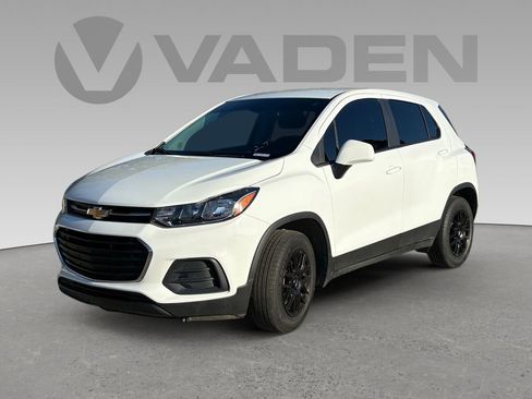 Used 2022 Chevrolet Trax LS w/ Tint and Cruise Package image 25