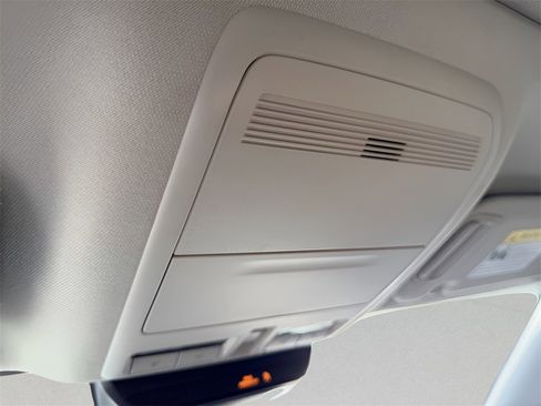 Used 2023 MAZDA MAZDA3 s image 27