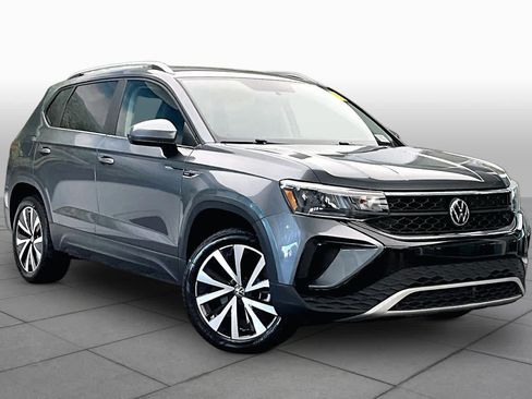 Used 2022 Volkswagen Taos SE FWD image 3