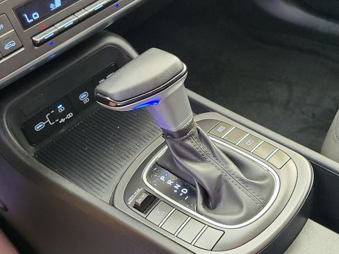 Certified 2025 Hyundai Kona SEL AWD/4WD image 16