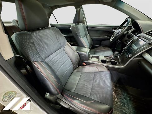 Used 2015 Toyota Camry SE image 27