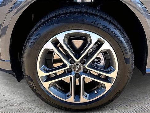 New 2025 Audi Q5 2.0T Premium image 12