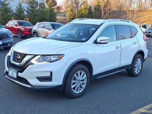 Used 2020 Nissan Rogue SV image 3