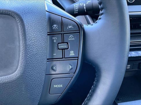 Used 2025 Toyota Prius LE image 20