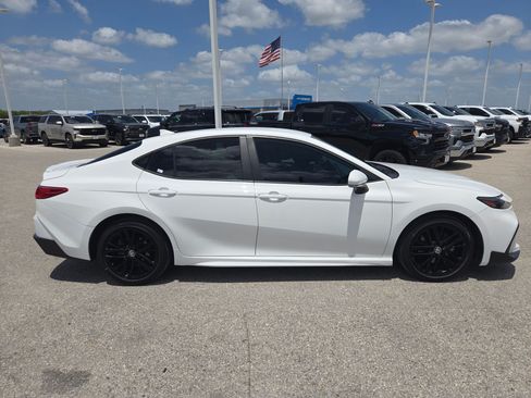 Used 2025 Toyota Camry Hybrid FWD image 3
