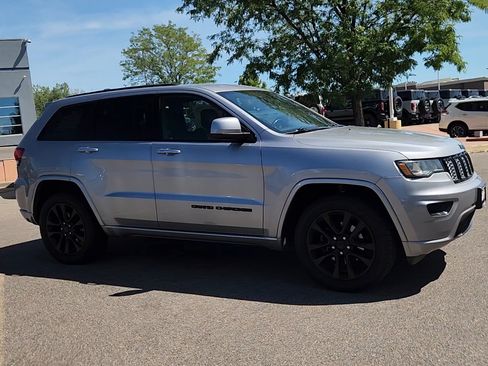 Used 2019 Jeep Grand Cherokee Altitude AWD/4WD image 7