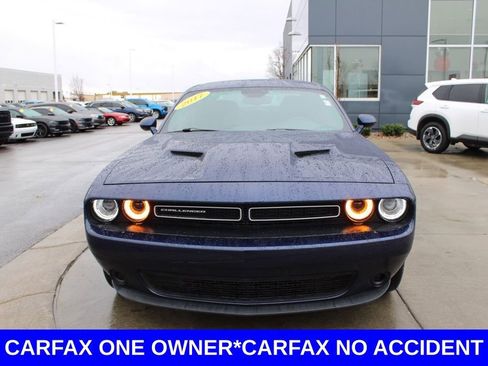 Used 2017 Dodge Challenger SXT image 2