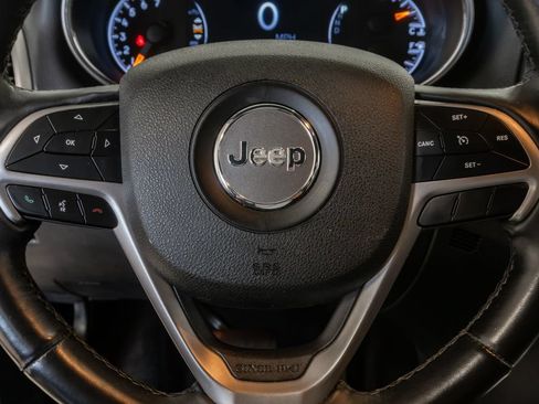 Used 2018 Jeep Grand Cherokee Limited AWD/4WD image 15