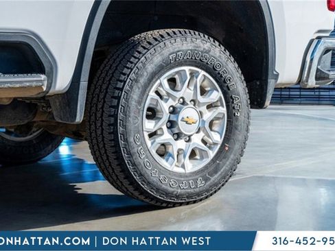 Used 2024 Chevrolet Silverado 2500 LT image 39