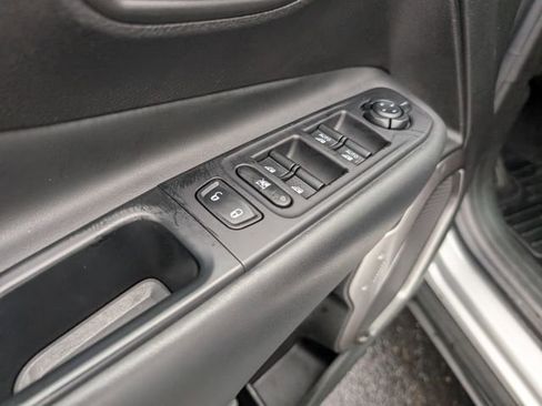 Used 2018 Jeep Renegade Limited w/ UConnect 8.4 Nav Group image 15