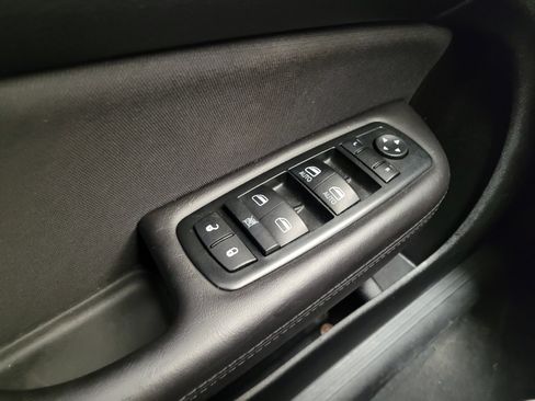 Used 2015 Chrysler 200 Limited FWD image 27