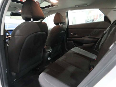 Used 2025 Hyundai Elantra SEL image 19