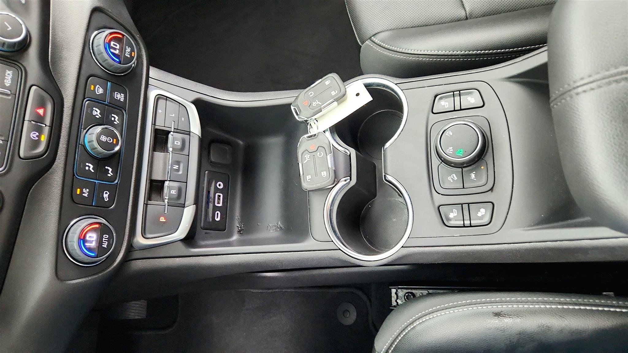 Used 2024 GMC Terrain SLT AWD/4WD image 31
