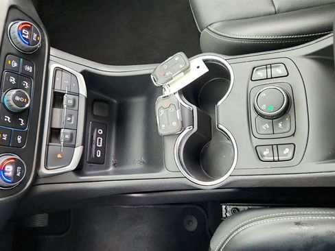 Used 2024 GMC Terrain SLT AWD/4WD image 31