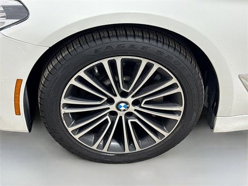 Used 2018 BMW 540i xDrive image 17