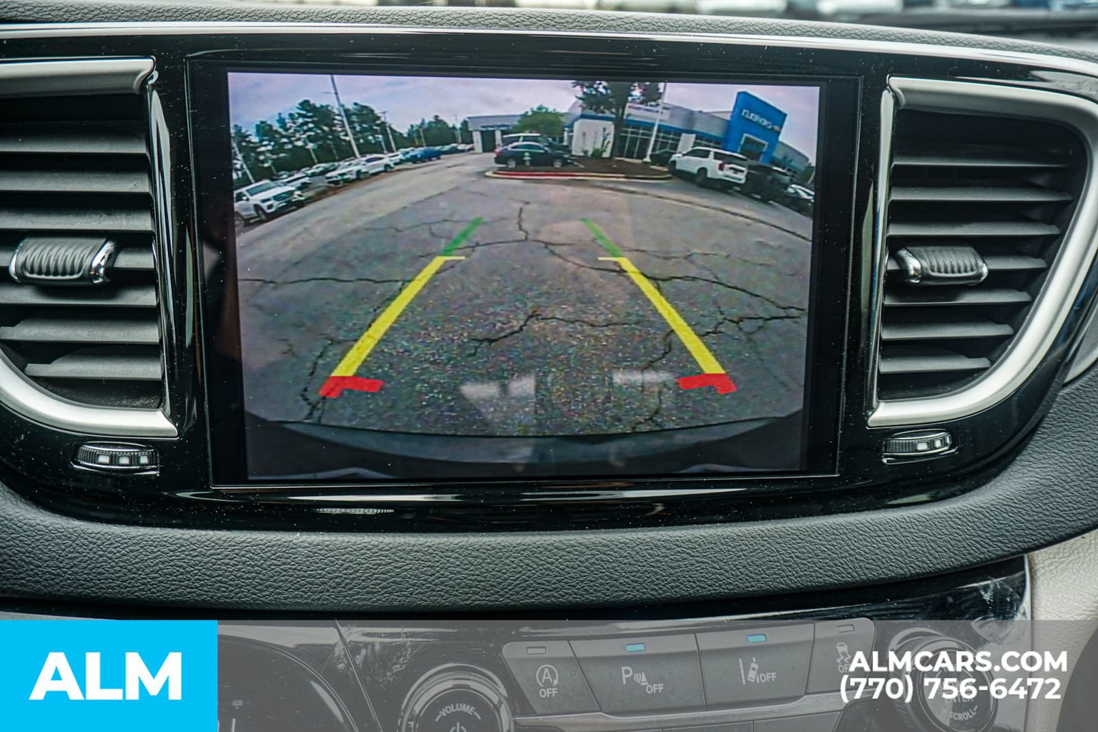 Used 2023 Chrysler Pacifica Touring-L FWD image 38