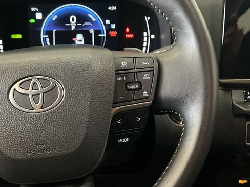 Used 2025 Toyota Camry SE FWD image 34