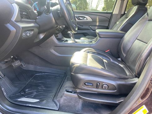 Used 2020 Chevrolet Traverse LT w/ LPO, Blackout Package image 9