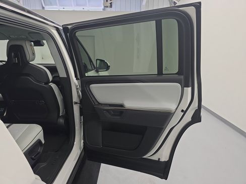 Used 2025 Rivian R1S Adventure AWD/4WD image 19