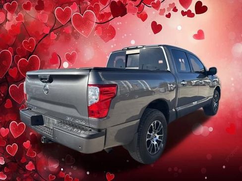 Used 2021 Nissan Titan SV w/ SV Convenience Package image 5