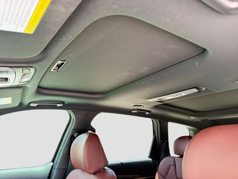 Used 2025 Kia Telluride SX w/ SX Captain's Chair Package FWD image 28