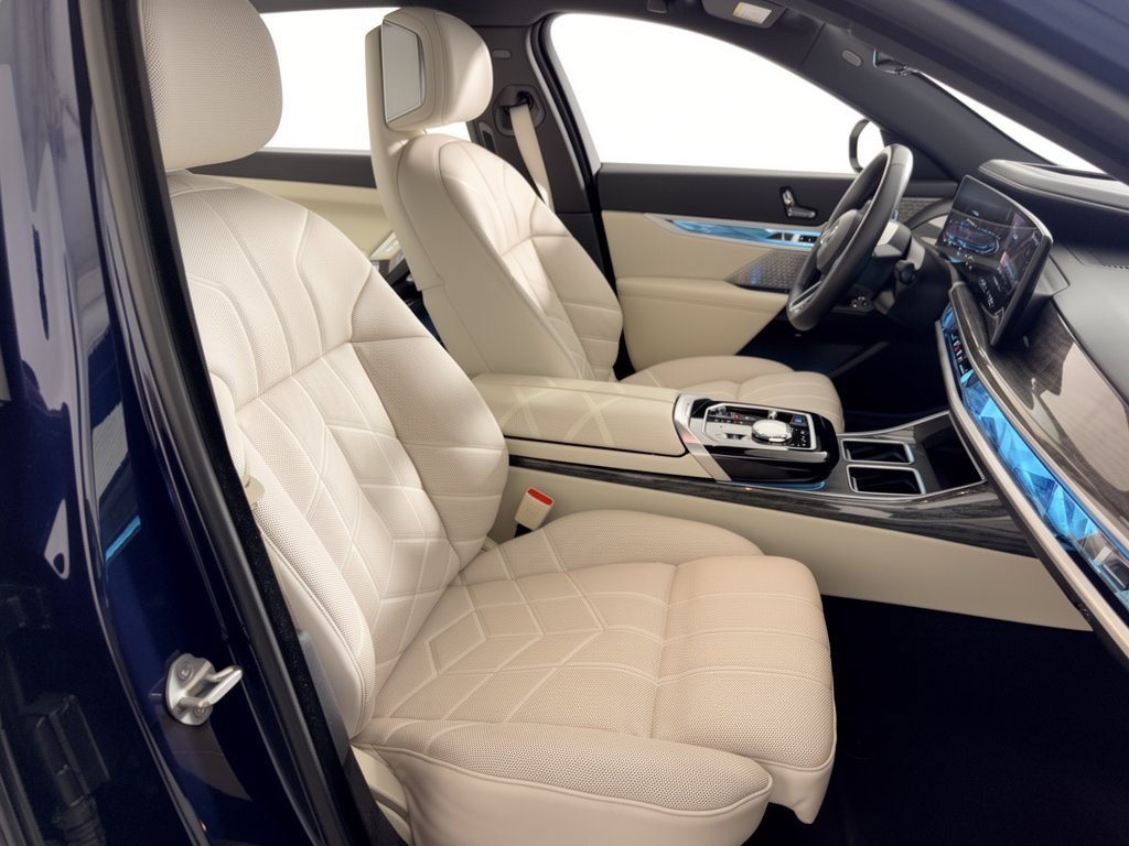 Used 2023 BMW i7 xDrive60 AWD/4WD image 30