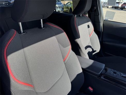 Used 2025 Toyota Prius SE image 8