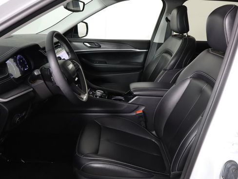 Used 2023 Jeep Grand Cherokee Limited AWD/4WD image 14