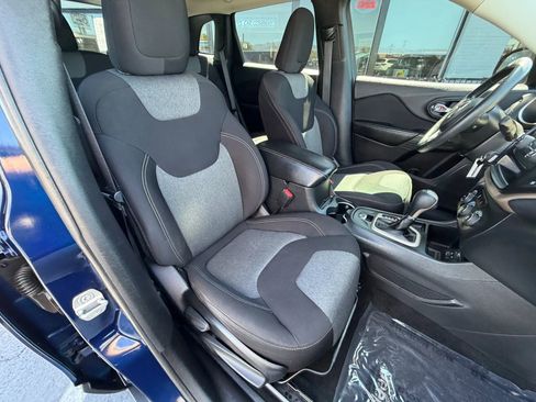 Used 2014 Jeep Cherokee Sport FWD image 12