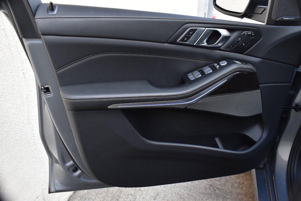 Used 2025 BMW X7 xDrive40i AWD/4WD image 16