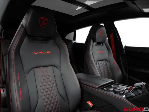 Used 2023 Lamborghini Urus Performante AWD/4WD image 42