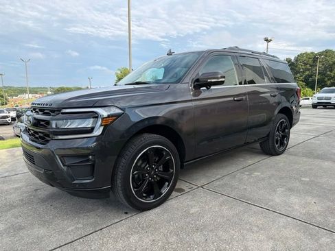 Used 2023 Ford Expedition Limited RWD image 3