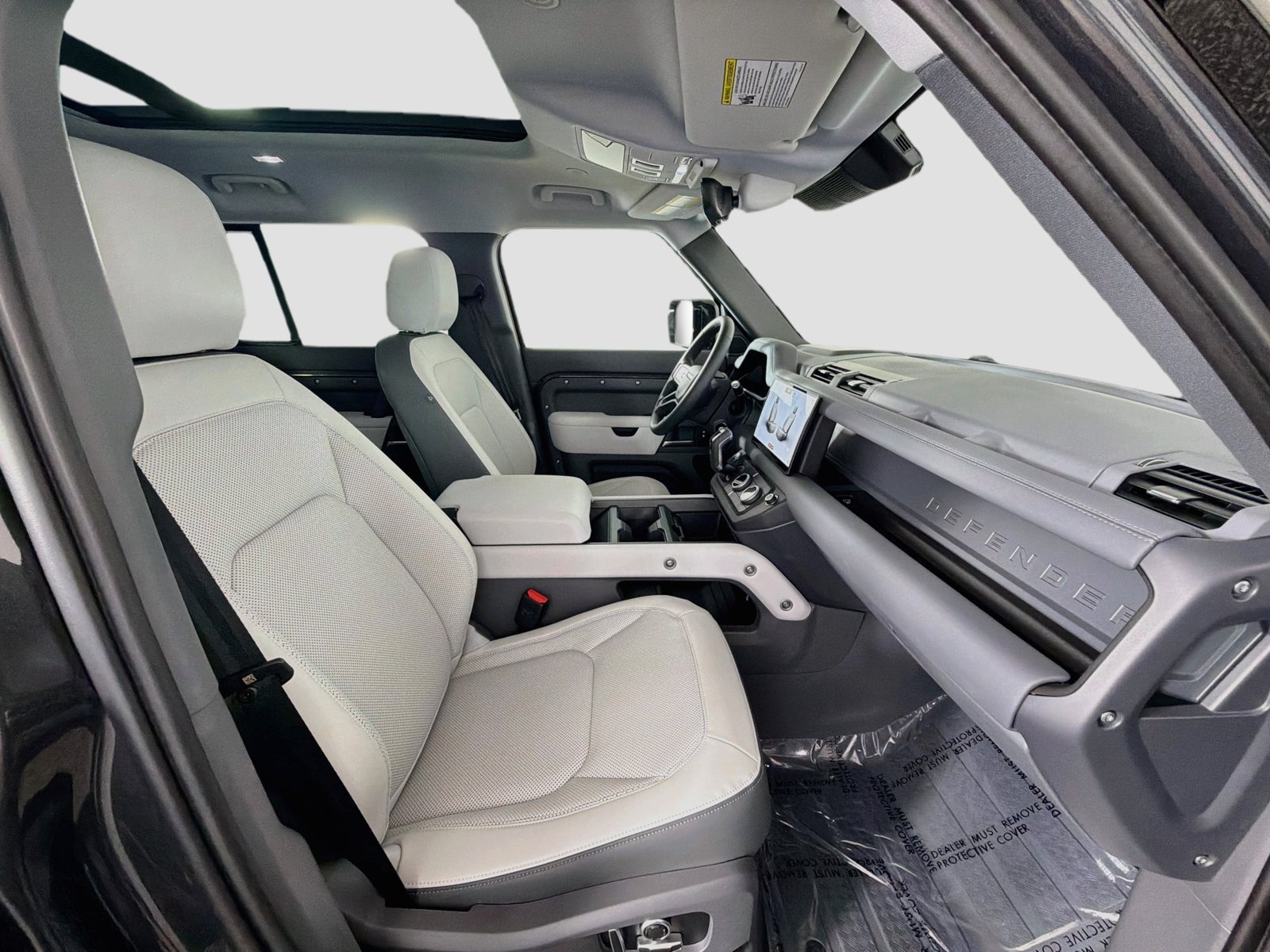 Certified 2025 Land Rover Defender 130 X-Dynamic SE AWD/4WD image 32