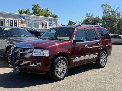 Used 2010 Lincoln Navigator 4WD image 4