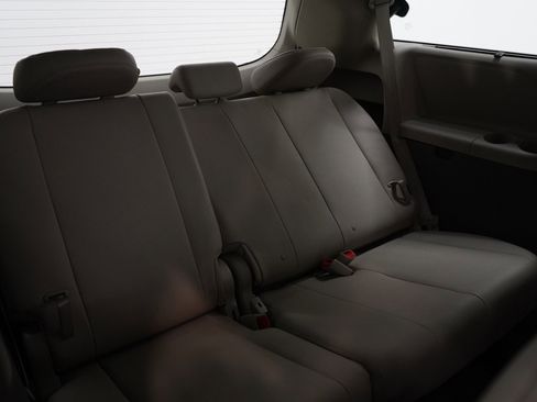 Used 2012 Toyota Sienna XLE image 12