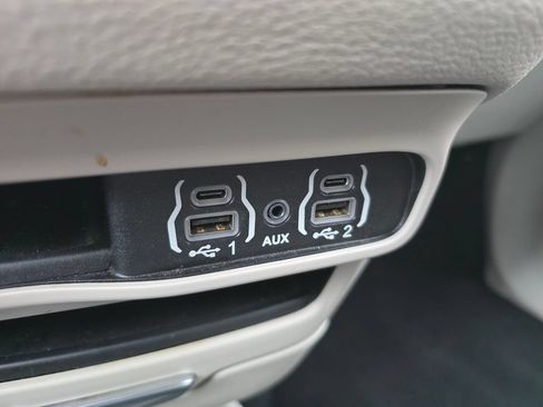 Used 2023 Chrysler Pacifica Touring-L FWD image 29