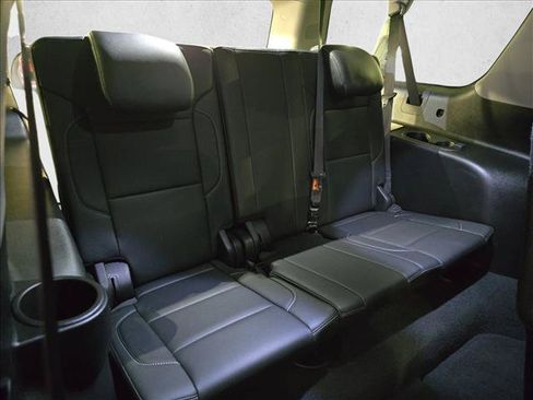 Used 2019 Chevrolet Suburban Premier AWD/4WD image 14