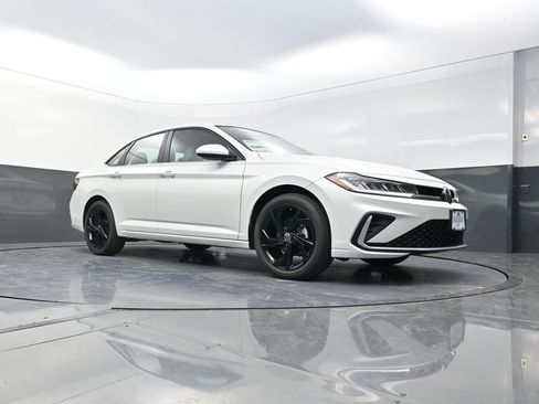 New 2026 Volkswagen Jetta SE image 18