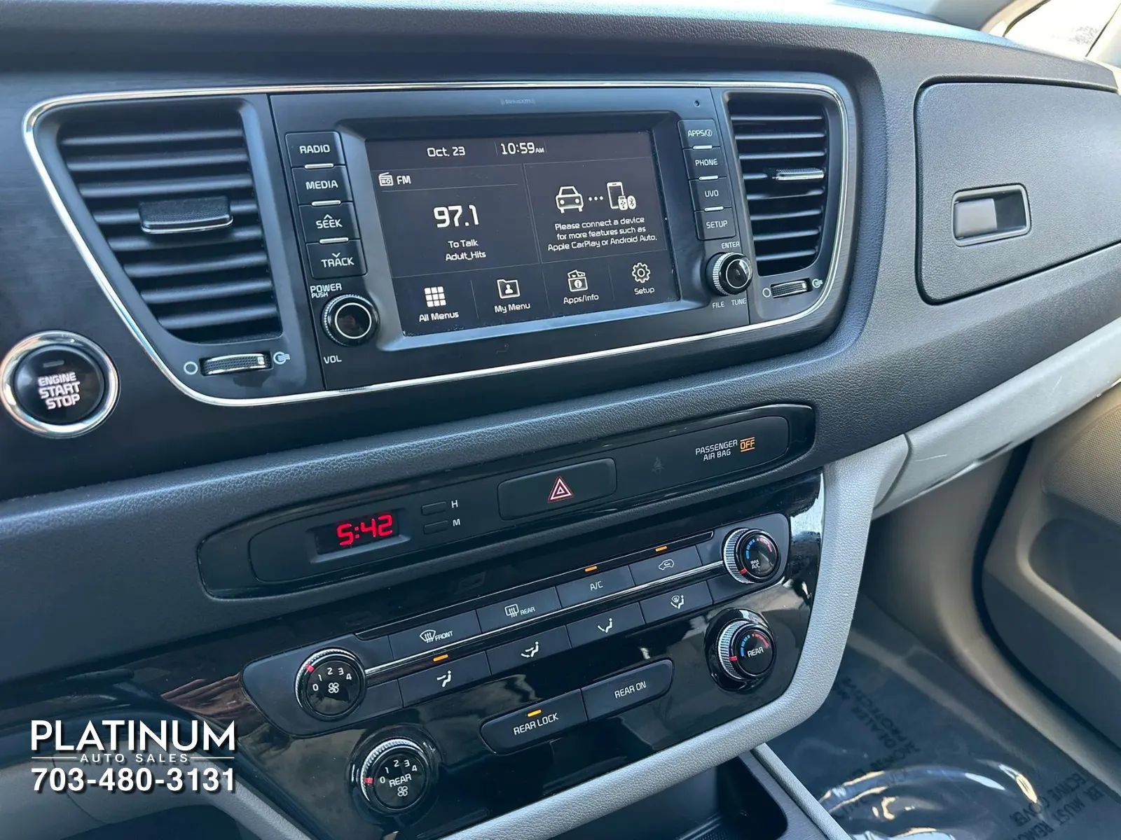 Used 2017 Kia Sedona LX w/ LX Essentials Premium Package FWD image 11