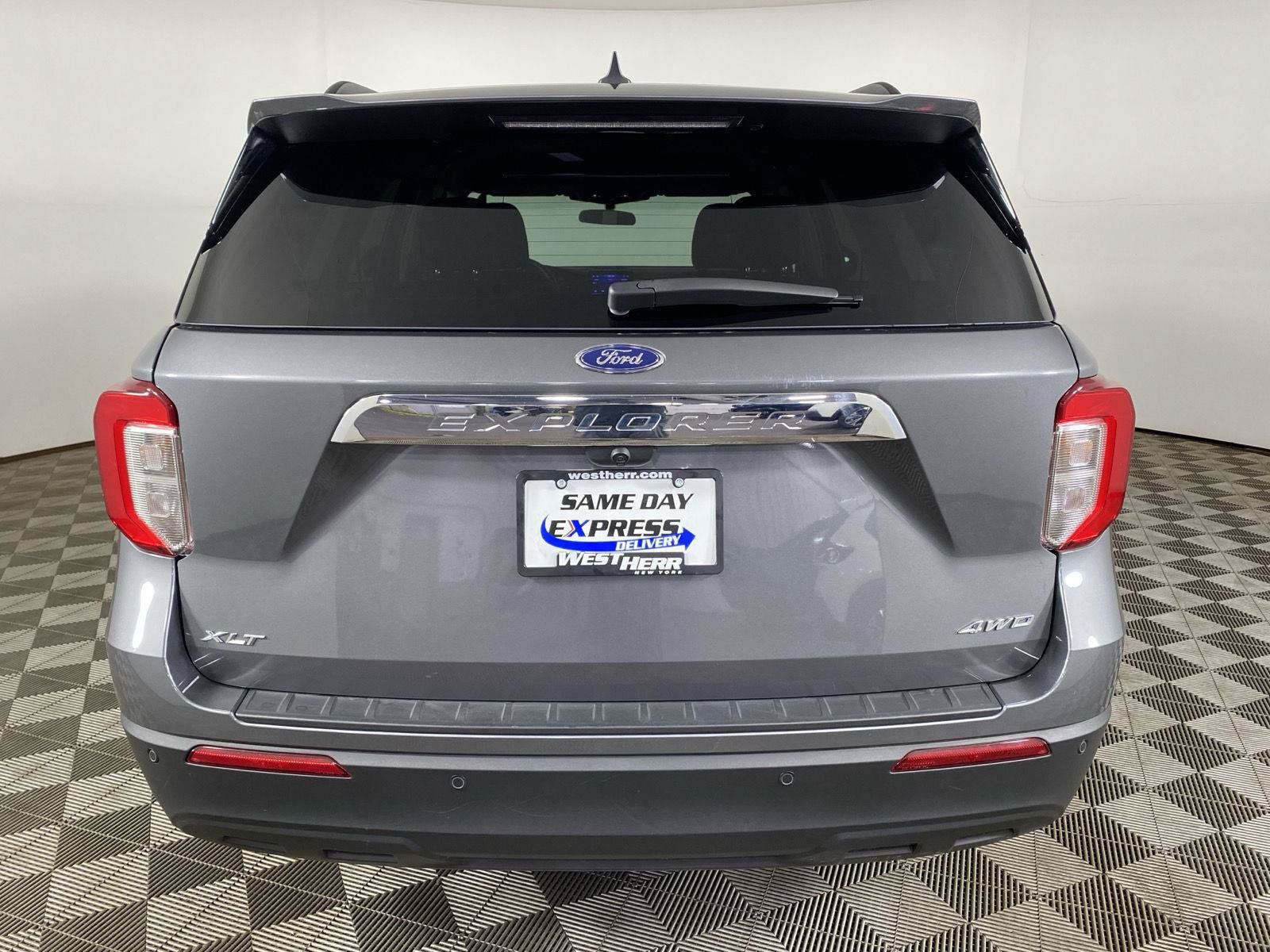Used 2024 Ford Explorer XLT AWD/4WD image 6