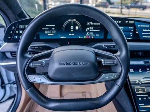 Used 2023 Lucid Air Touring image 5