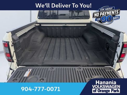 Used 2025 Nissan Frontier SV w/ SV Convenience Package RWD image 12